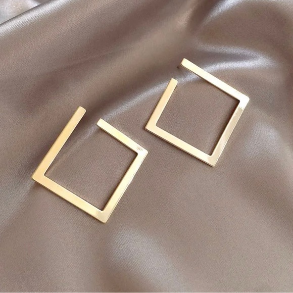 Contemporary All In the Box Square Earrings - Picture 5 of 5